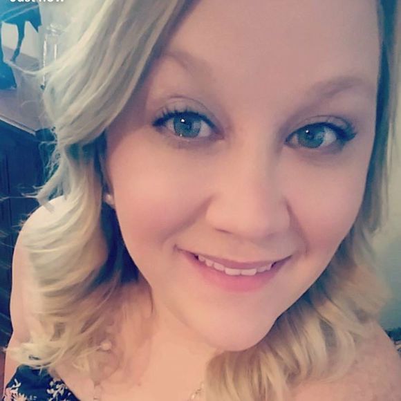 Meet your Posher, Stephanie - Picture 1 of 1